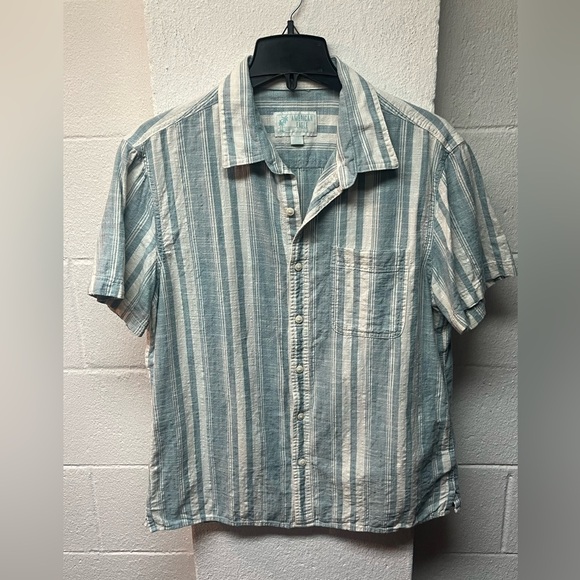 American Eagle Outfitters Other - American Eagle Men's Shirt Size
L Short Sleeve Button Linen.